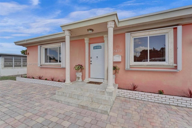 1 of 32 - 2435 Wilson Street, Hollywood, FL