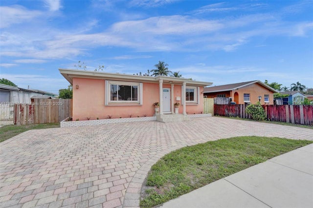 2 of 32 - 2435 Wilson Street, Hollywood, FL