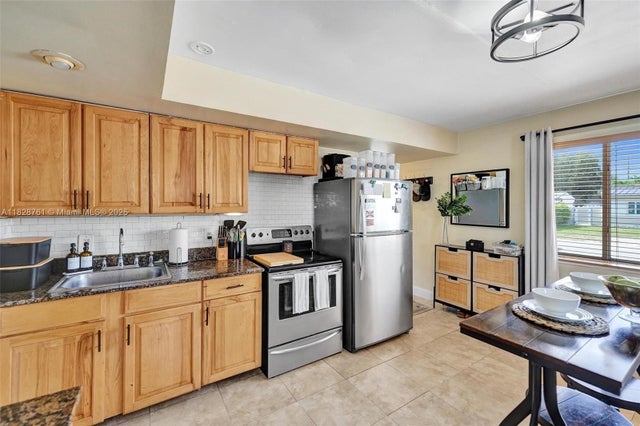3 of 32 - 2435 Wilson Street, Hollywood, FL