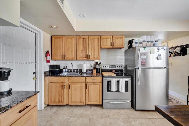 4 of 32 - 2435 Wilson Street, Hollywood, FL