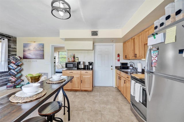 5 of 32 - 2435 Wilson Street, Hollywood, FL