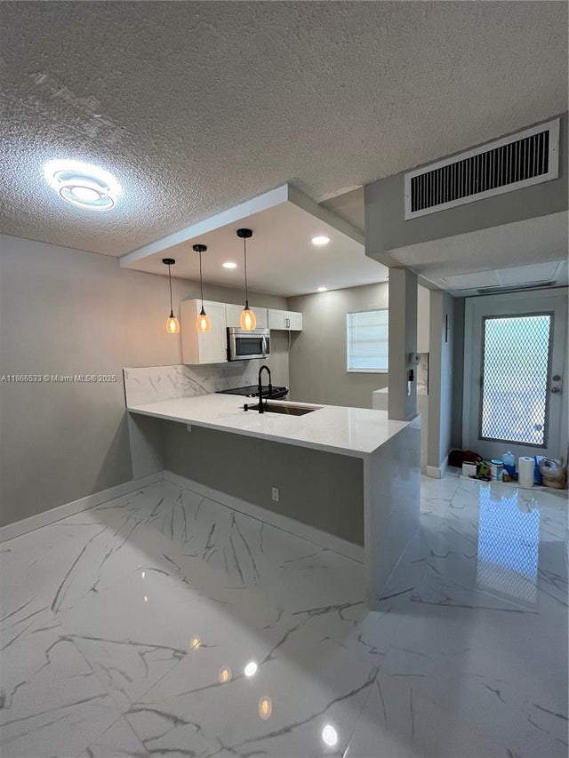 3 of 22 - 5102 Nw 36th St 605, Lauderdale Lakes, FL