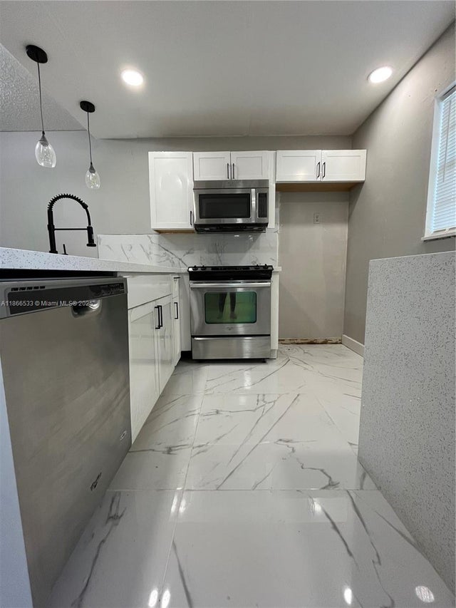 4 of 22 - 5102 Nw 36th St 605, Lauderdale Lakes, FL