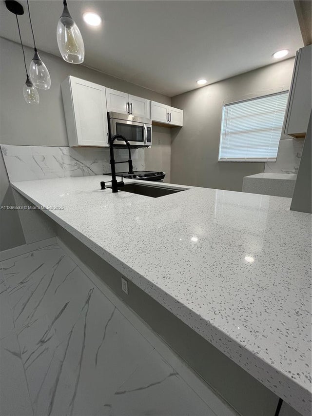 5 of 22 - 5102 Nw 36th St 605, Lauderdale Lakes, FL