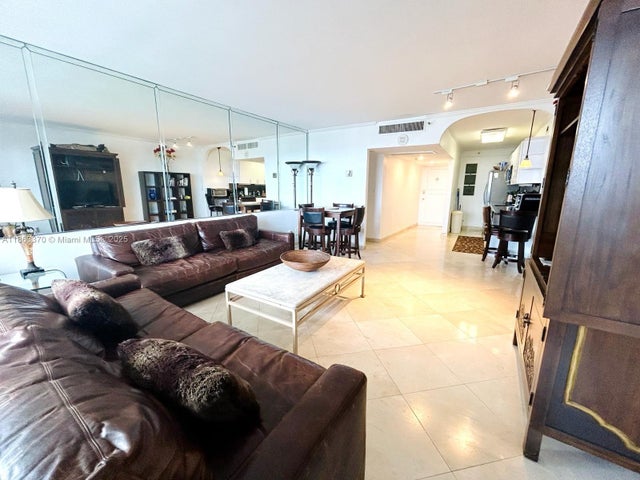 2 of 11 - 100 Lincoln Rd 1034, Miami Beach, FL