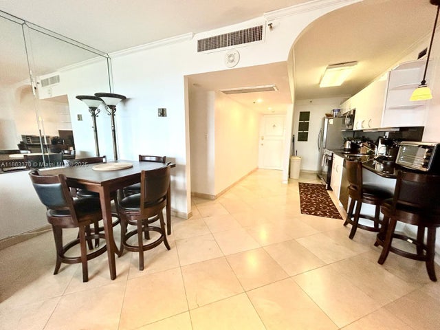 3 of 11 - 100 Lincoln Rd 1034, Miami Beach, FL
