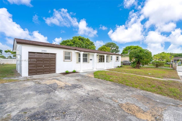 2 of 30 - 20901 Nw 27th Ct, Miami Gardens, FL