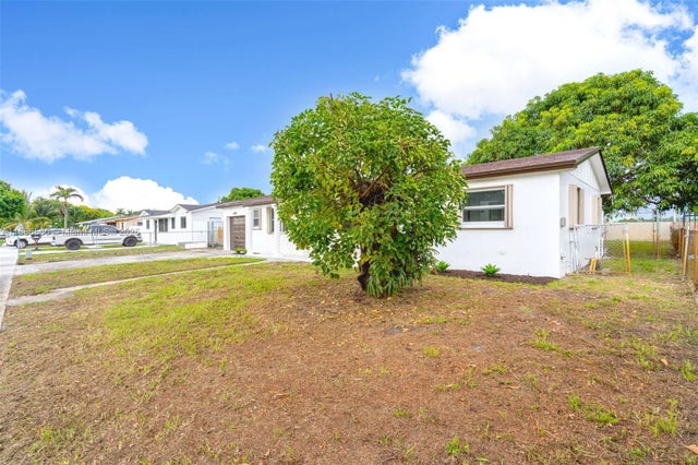 3 of 30 - 20901 Nw 27th Ct, Miami Gardens, FL