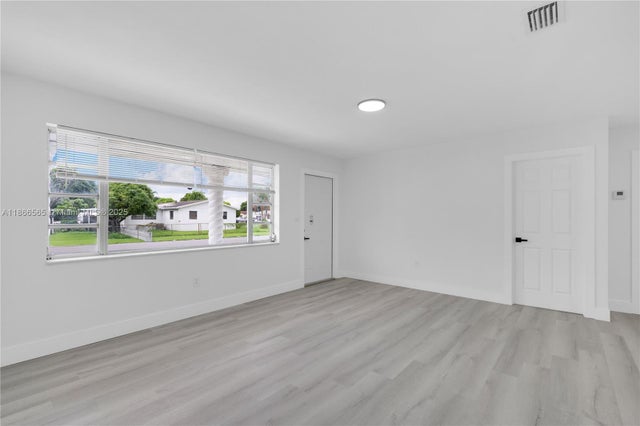 5 of 30 - 20901 Nw 27th Ct, Miami Gardens, FL