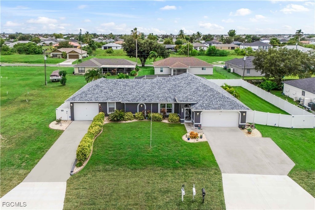 1126 Ne 12th Ter, CAPE CORAL