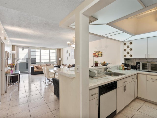 2 of 29 - 3725 S Ocean Dr 1207, Hollywood, FL