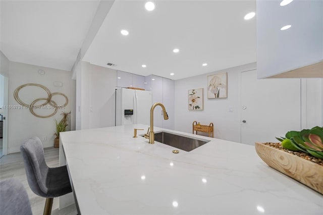 4 of 19 - 2100 S Ocean Dr 5b, Fort Lauderdale, FL