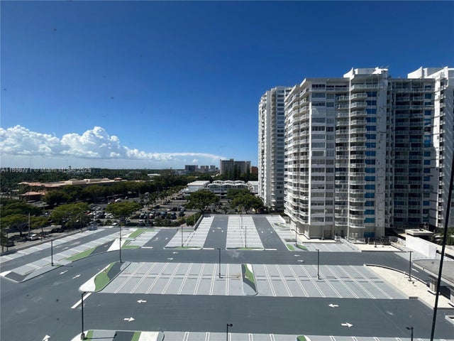 2 of 45 - 18021 Biscayne Blvd 901, Aventura, FL