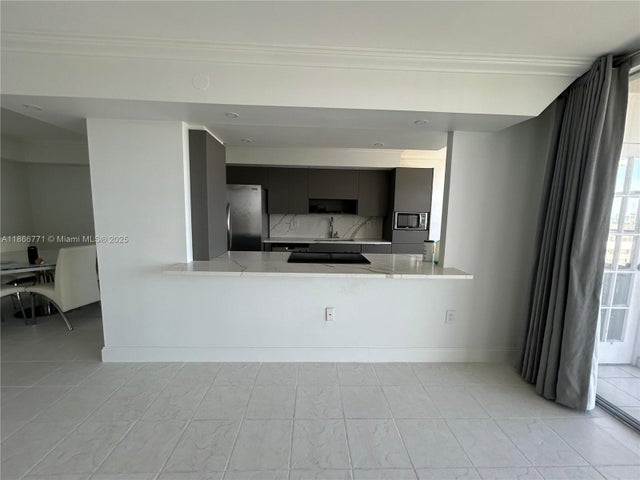 5 of 45 - 18021 Biscayne Blvd 901, Aventura, FL