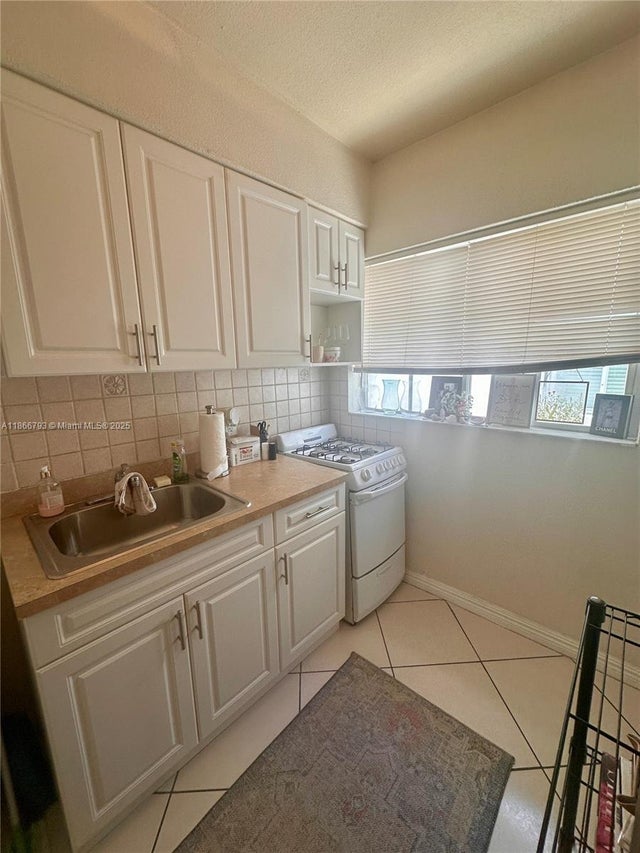 4 of 19 - 330 74th St 16, Miami Beach, FL