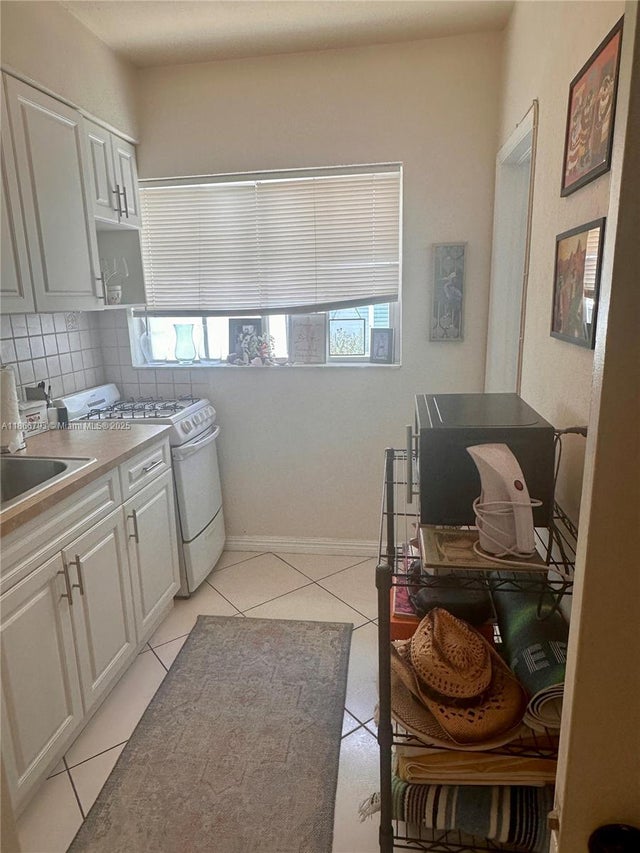 5 of 19 - 330 74th St 16, Miami Beach, FL