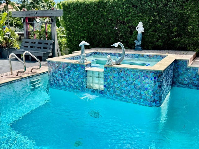 4 of 29 - 2015 Ne 120th Rd, North Miami, FL