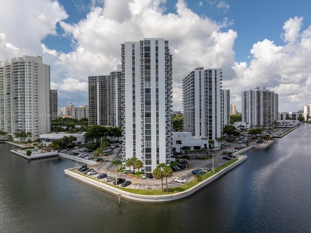 2 of 31 - 20515 E Country Club Dr 746, Aventura, FL