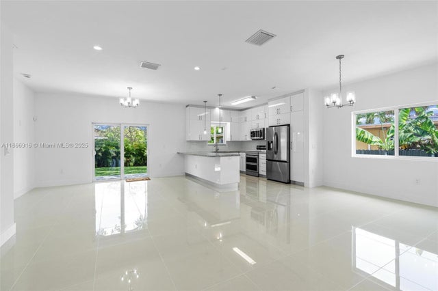 3 of 17 - 550 Nw 58th Ct, Miami, FL