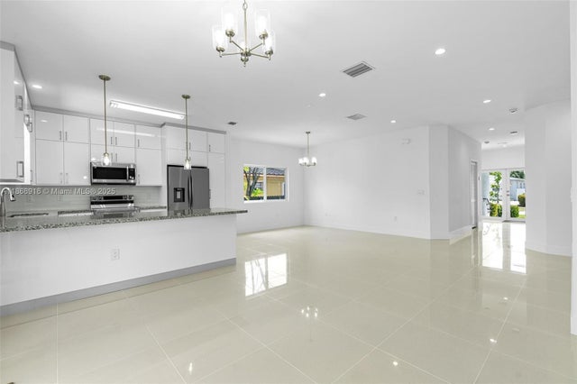 4 of 17 - 550 Nw 58th Ct, Miami, FL