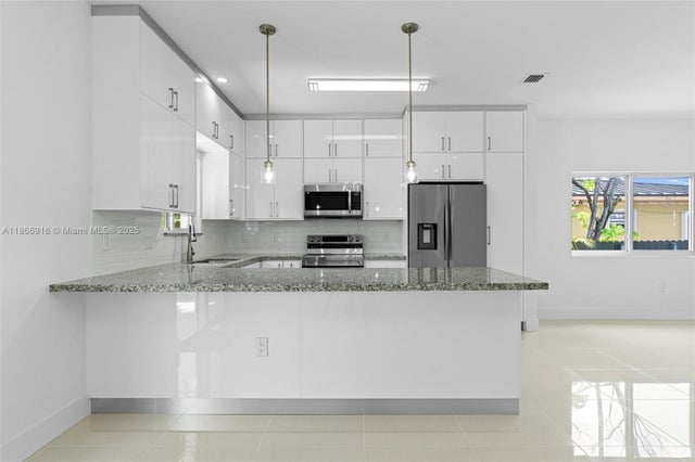 5 of 17 - 550 Nw 58th Ct, Miami, FL