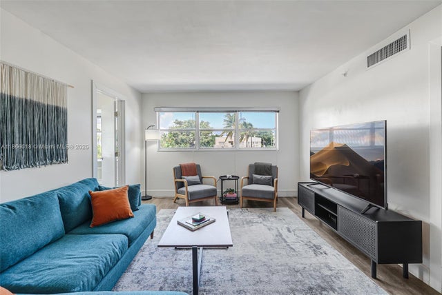 2 of 31 - 1881 Washington Ave 4b, Miami Beach, FL