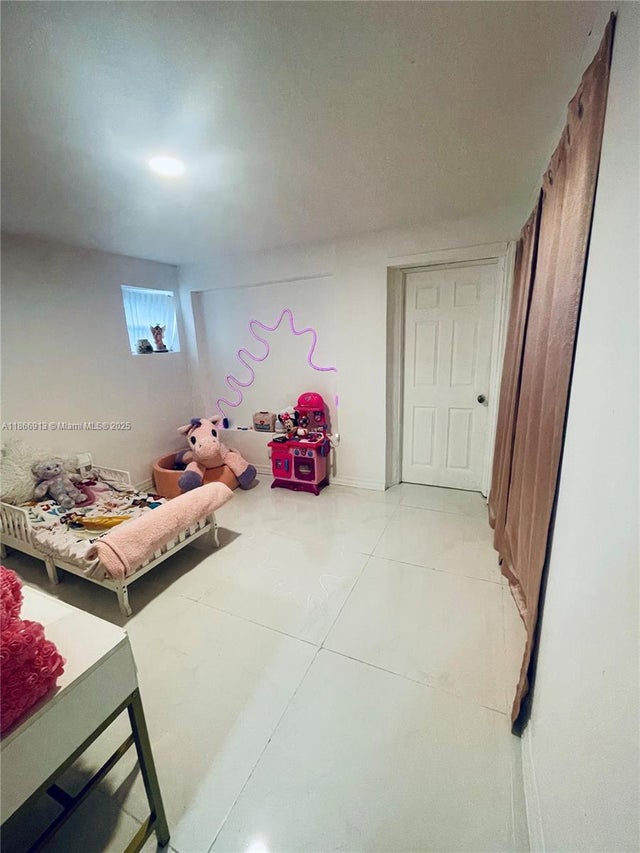 4 of 29 - 2751 Nw 99th St, Miami, FL