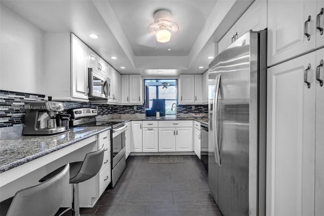 3 of 27 - 1000 Parkview Dr 715, Hallandale Beach, FL