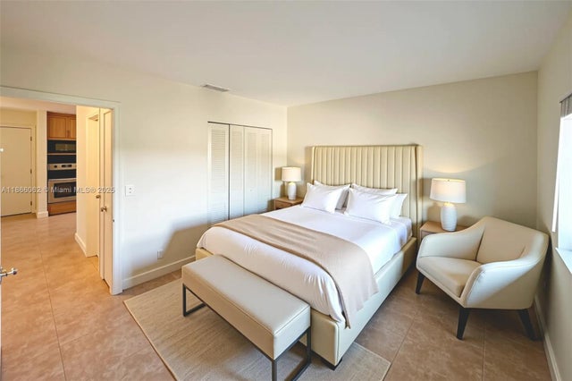 2 of 14 - 5174 Ne 6th Ave 520, Oakland Park, FL