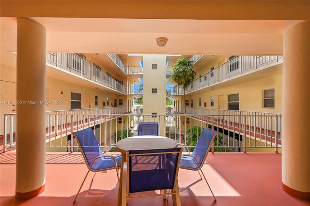 2 of 7 - 1747 Rodman St 207, Hollywood, FL