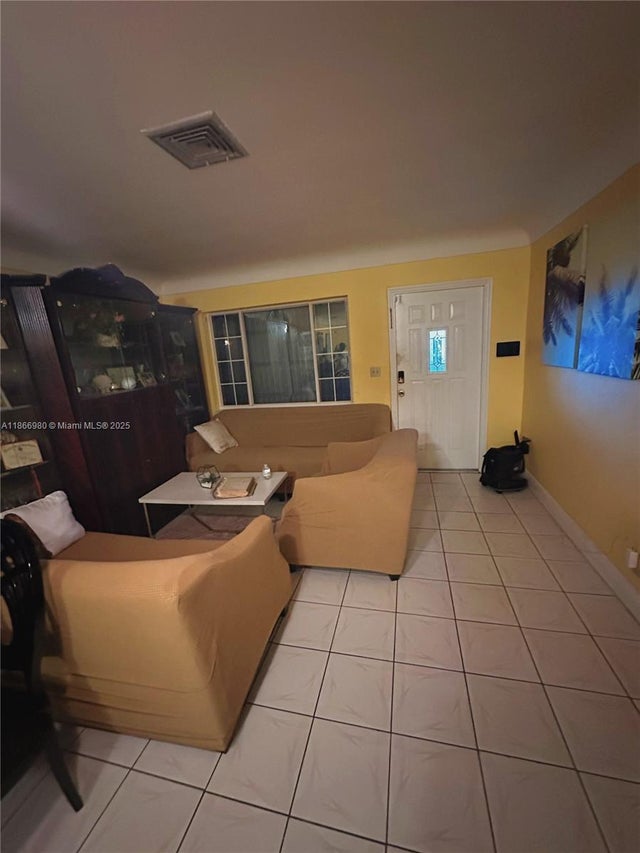 4 of 21 - 3801 Ne 15th Ave, Pompano Beach, FL