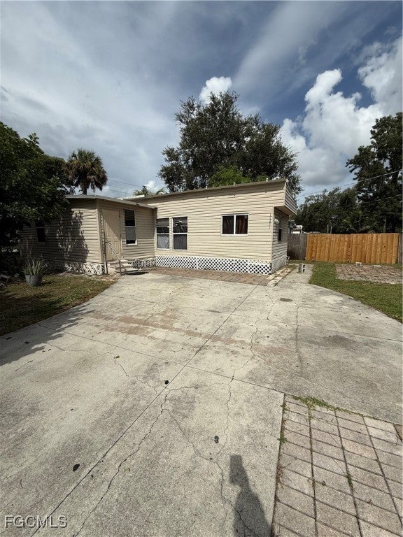 11051 Wagon Trl, Bonita Springs
