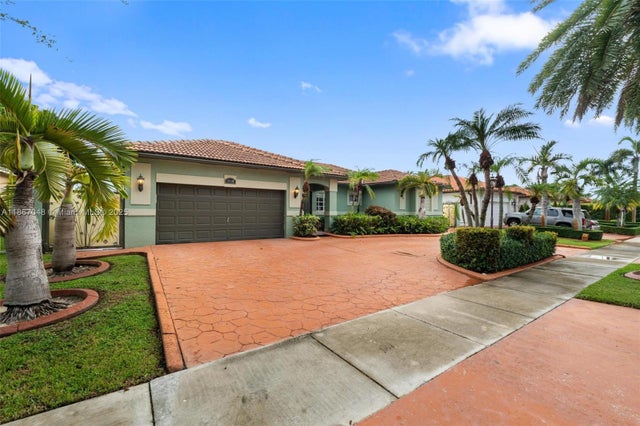 3 of 47 - 9010 Nw 162nd Ter, Miami Lakes, FL