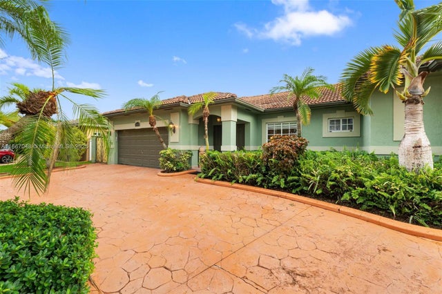 4 of 47 - 9010 Nw 162nd Ter, Miami Lakes, FL