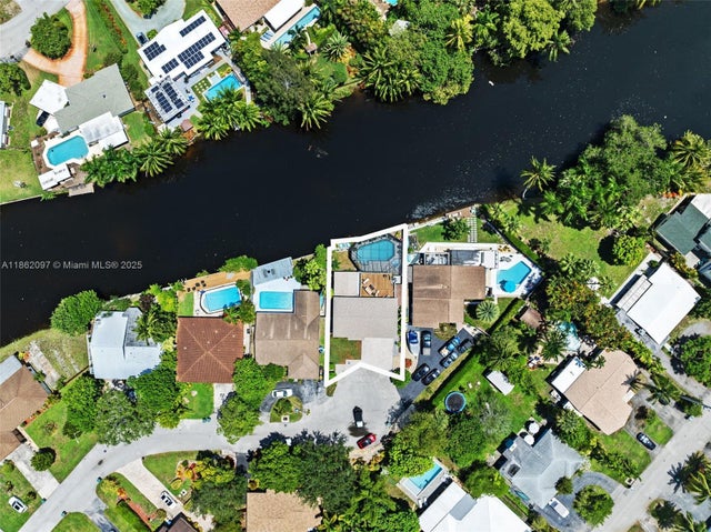 1 of 35 - 735 Nw 35th St, Oakland Park, FL