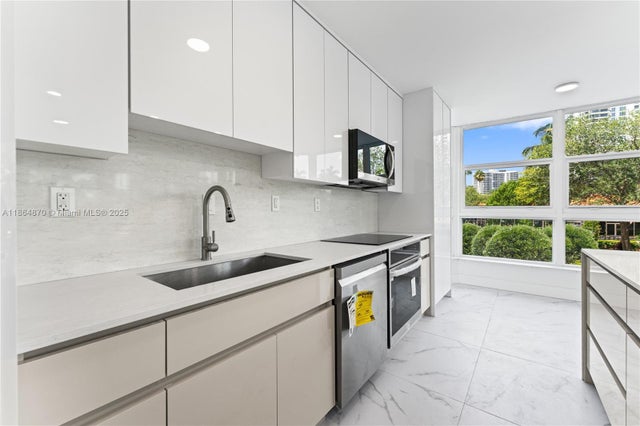 2 of 58 - 19101 Ne 36th Ct 206, Aventura, FL