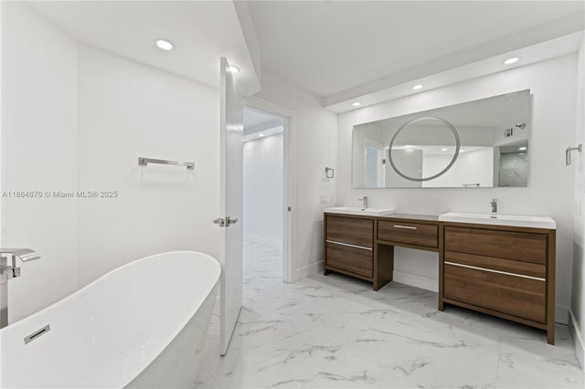 5 of 58 - 19101 Ne 36th Ct 206, Aventura, FL