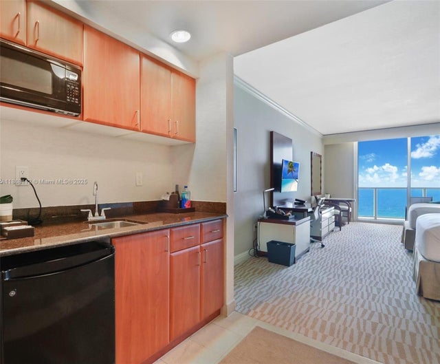 3 of 13 - 18001 Collins Ave 2910, Sunny Isles Beach, FL