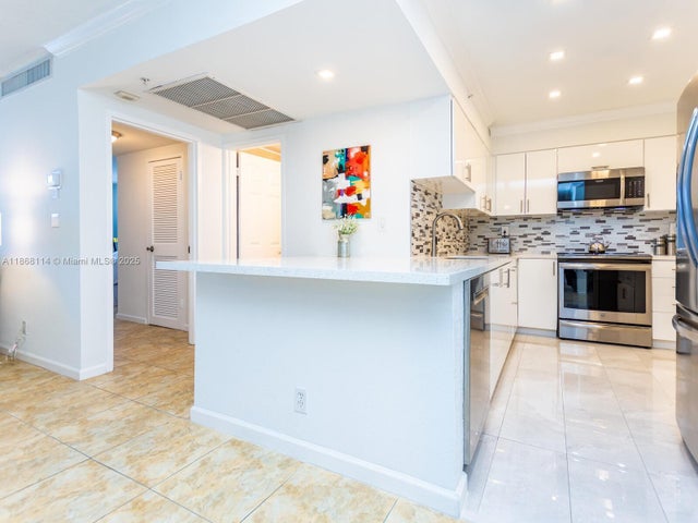 2 of 29 - 2501 S Ocean Dr 914, Hollywood, FL