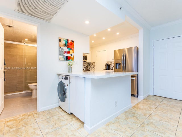 4 of 29 - 2501 S Ocean Dr 914, Hollywood, FL