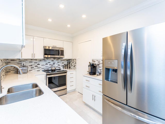 5 of 29 - 2501 S Ocean Dr 914, Hollywood, FL