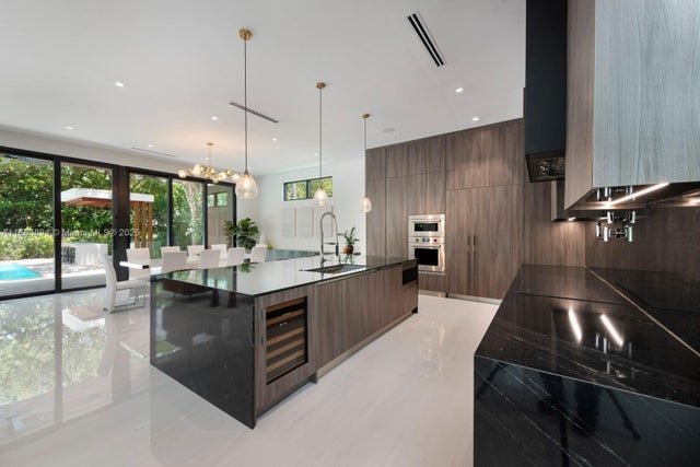 5 of 30 - 941 Ne 92nd St, Miami Shores, FL