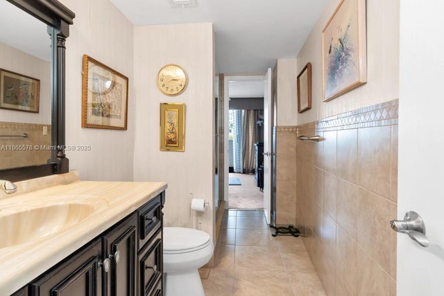 3 of 32 - 1200 S Flagler Dr 206, West Palm Beach, FL