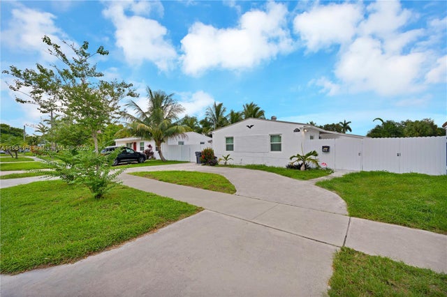1 of 26 - 2615 Liberty St, Hollywood, FL