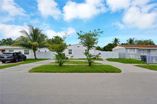 2 of 26 - 2615 Liberty St, Hollywood, FL