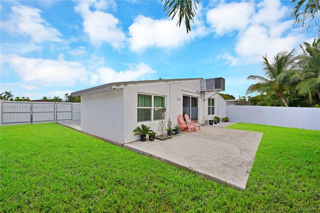 3 of 26 - 2615 Liberty St, Hollywood, FL