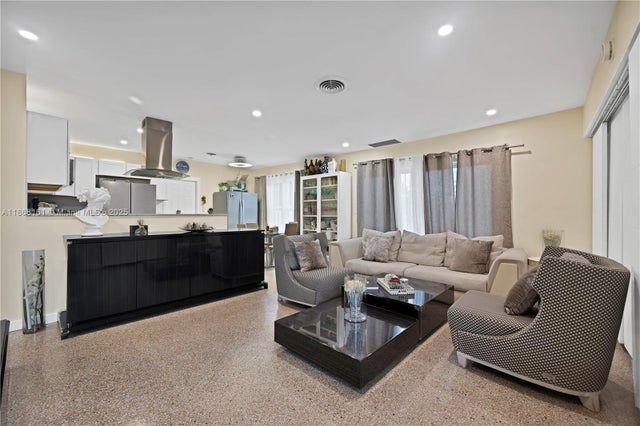 4 of 26 - 2615 Liberty St, Hollywood, FL