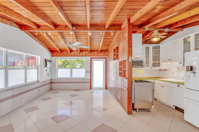 5 of 44 - 140 Gardenia St, Plantation Key, FL