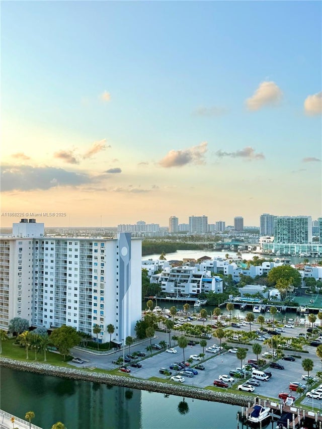3 of 32 - 300 Bayview Dr 1801, Sunny Isles Beach, FL