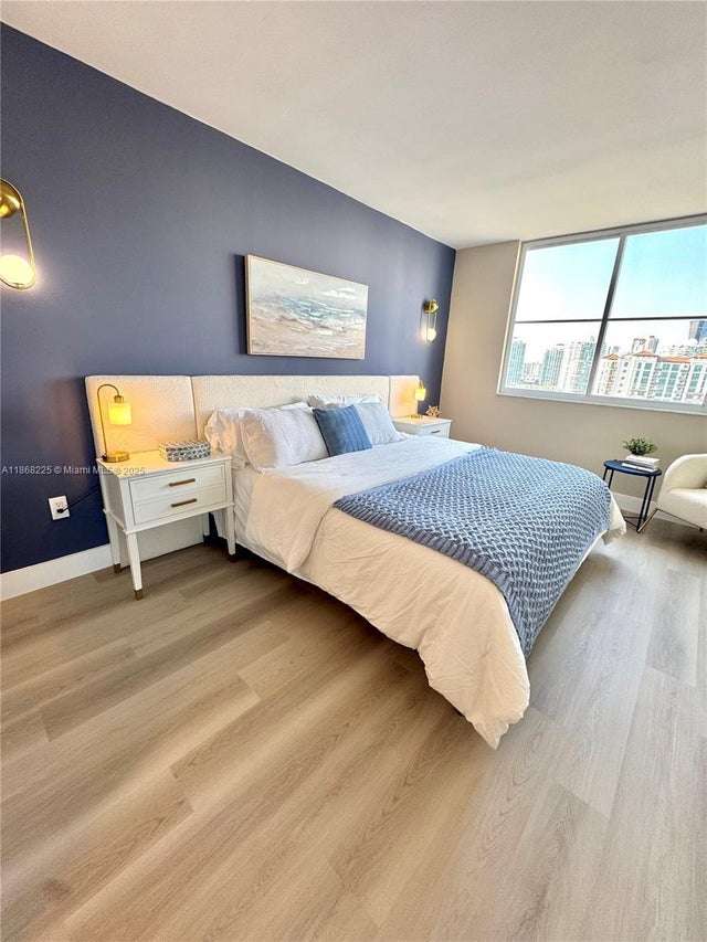 5 of 32 - 300 Bayview Dr 1801, Sunny Isles Beach, FL